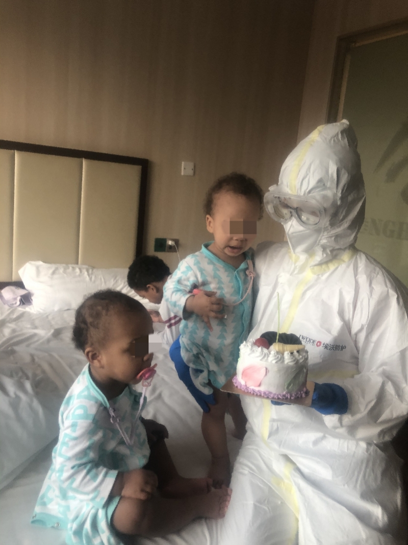 『医学』3个宝宝留在医学观察点，广州医生成临时保育员外籍夫妇确诊