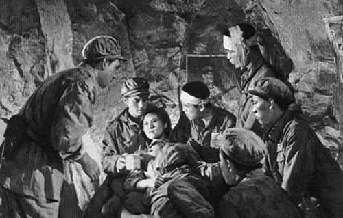 原创央六再播电影《上甘岭》,这八大电影瞬间成为经典与时代记忆