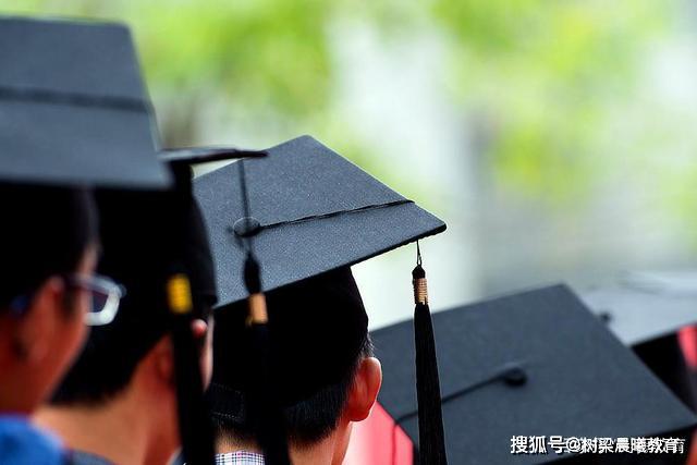 毕业生:经济类专业榜上有名毕业生们公认的“热门但难就业”的专业