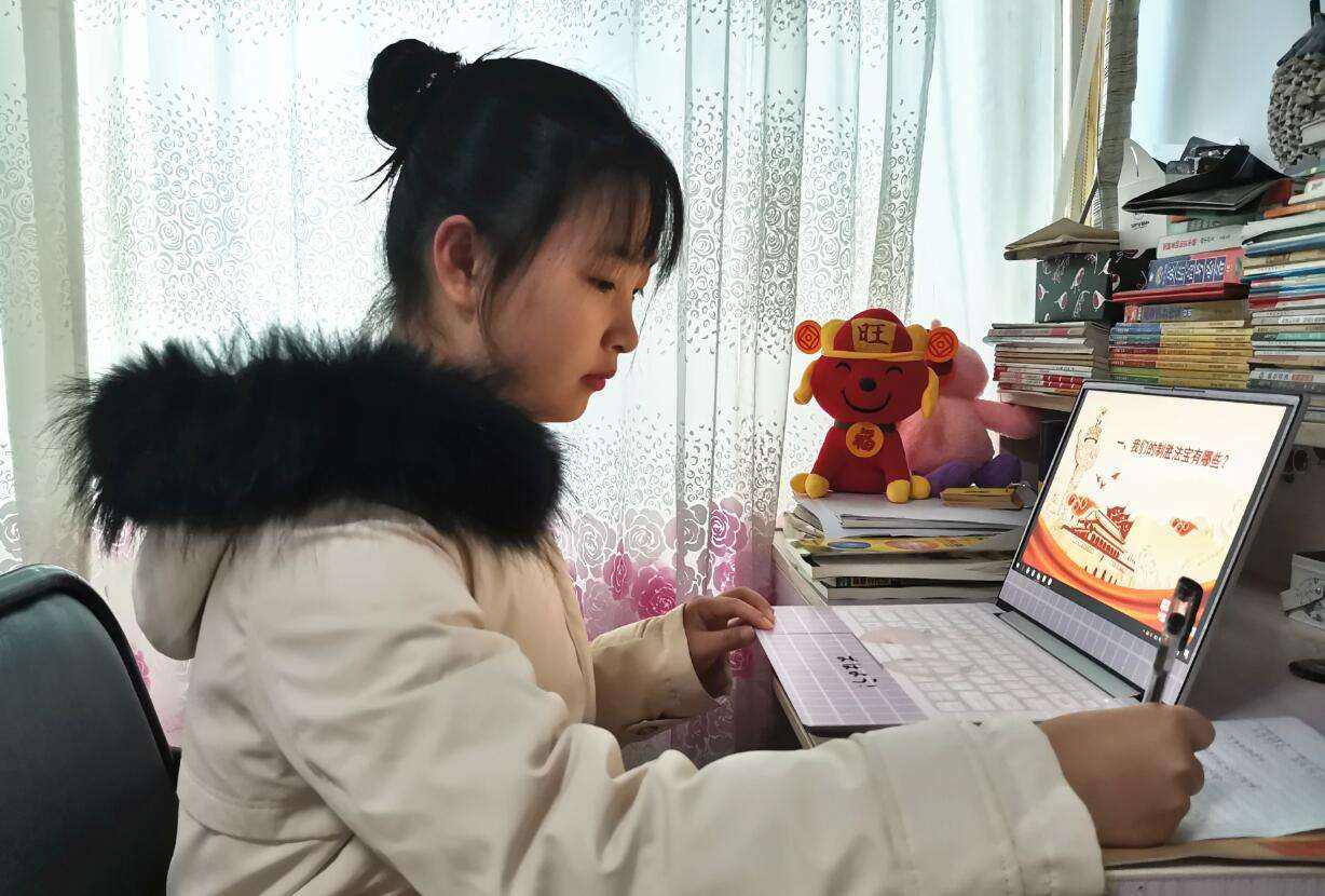 「年级」那其他年级的学生怎么办？家长：担心孩子跟不上高三学生已开学