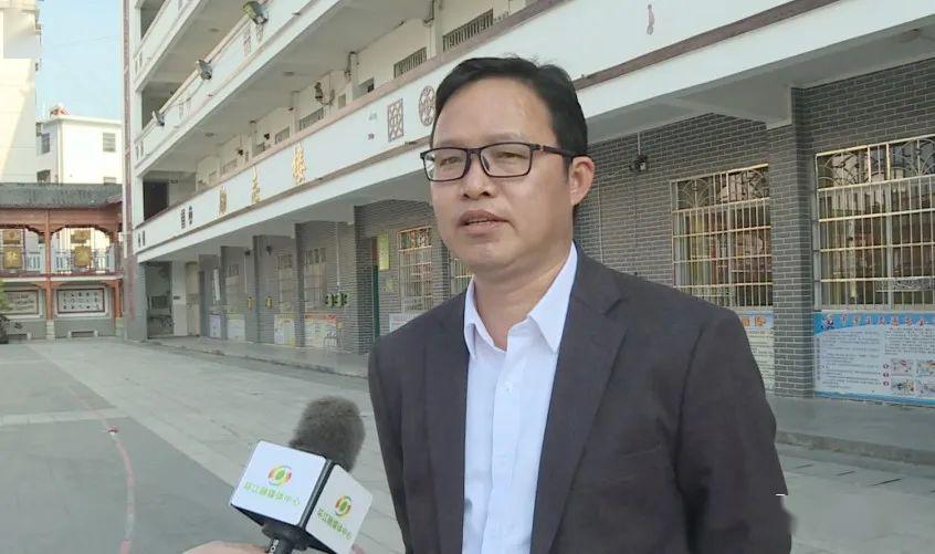 一中副校长:谭东向自从得到上级文件通知以后,严格的按照上级有关文件