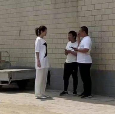 王宝强女友冯清正面照离婚了吗 809b4981f8bd40c7a8075dfac999bd70.jpeg