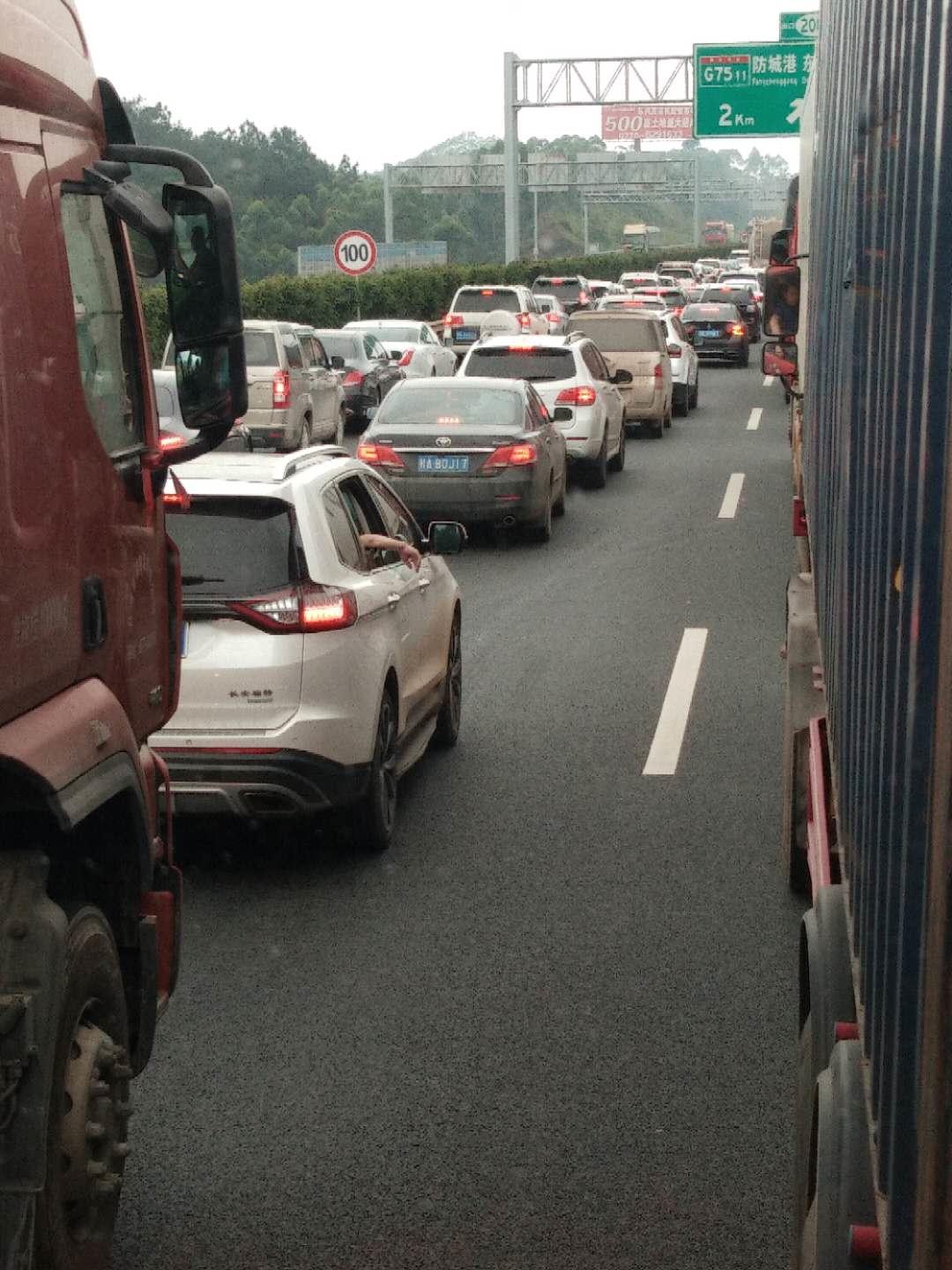 还是少出门吧 ▍图文来源:广西天气网,钦州市气象局,钦州交警,钦州人