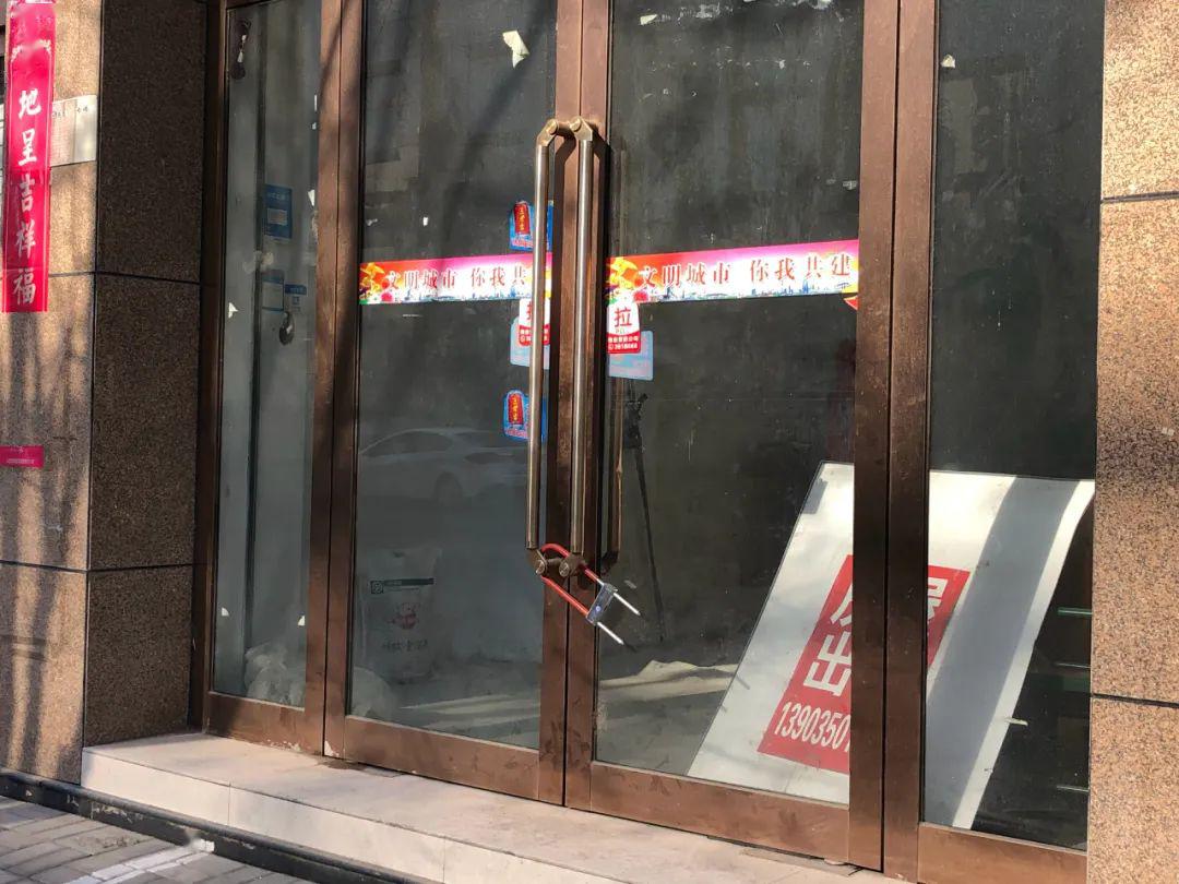 忻州:这里多家店铺大门紧锁,正在出租转租.