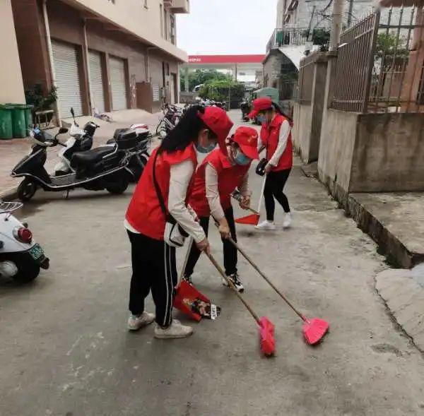 教师党员红温暖一座城海城区逸夫小学党员教师志愿者进社区开展爱国