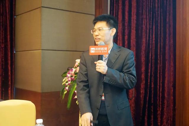 消息资讯|洪桥教育：一个学校的校长不能上课，配吗？