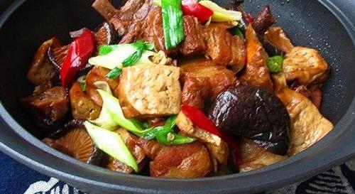 烧肉怎么做好吃家常菜 d3720e69cd35489dbbd6973eeaa7f787.jpeg