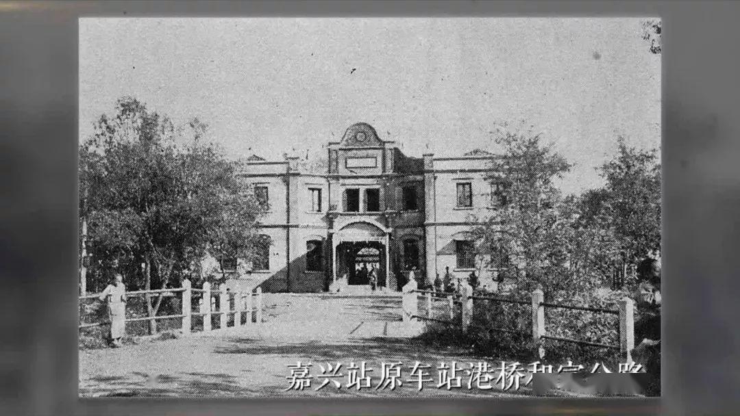 嘉兴火车站公交枢纽停运首日乘客有点懵接驳车变免费