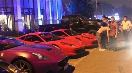 原创酒吧门口晒豪车一周骗15个美女交警查车现原形车主非女神勿扰