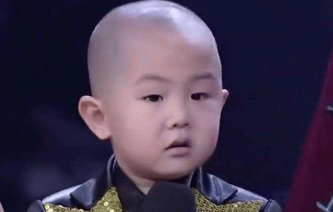 意外成为小明星的张俊豪被妈妈打耳光小小评委变身小小演员烂剧中的表