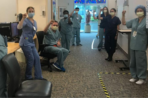 因抗議醫院沒有配備N95口罩 美國十名抗疫護士將被停職數周 國際 第1張