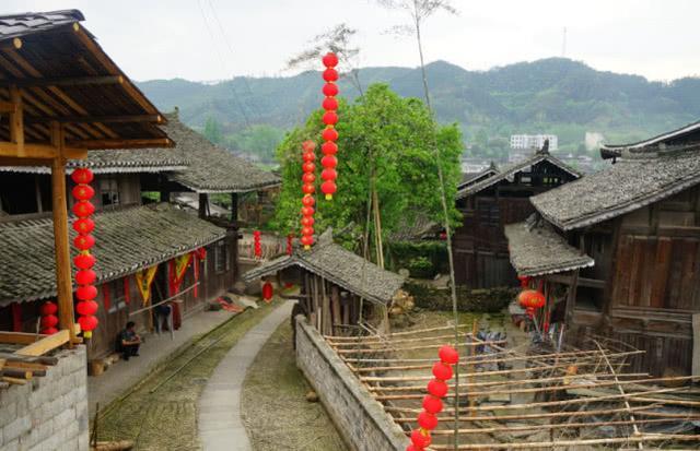 凤凰古城在哪个市哪个镇哪个县 26dc47965697421aaf85e1ec280bfd77.jpeg