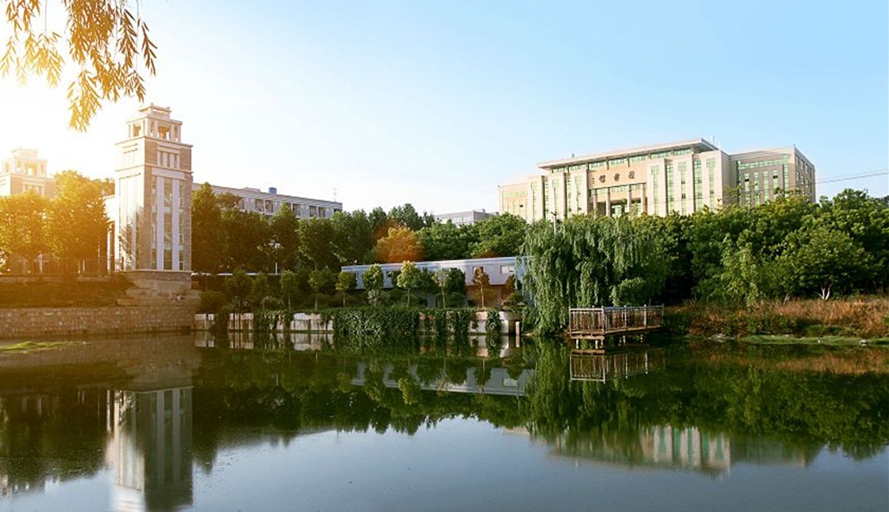 云南的大学面积 286a1d19c32e45fda2504a7c755a74c4.jpeg