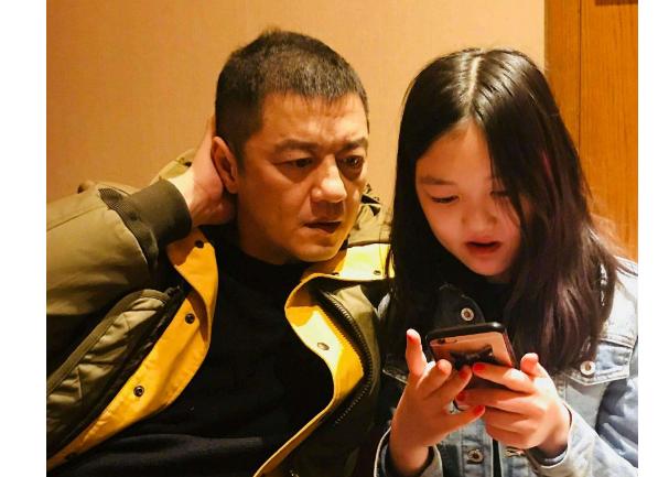 明星家庭遗憾事:王姬想起儿子就落泪, 腾格尔女儿6岁离世