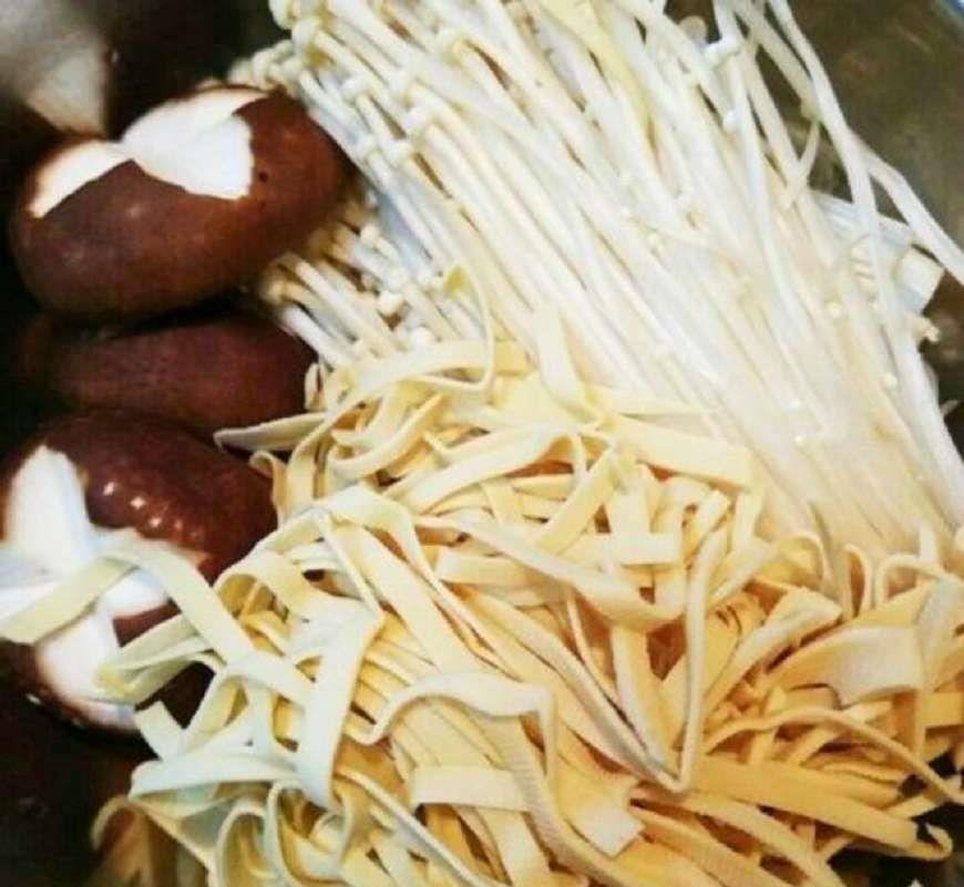 麻辣烫不用火锅底料的家常做法 5100ed86b5cc4bcfaa4324f07cb5ec10.jpeg