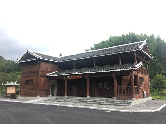 实拍八套木屋别墅，第三套太豪华，第六套只需五万块！