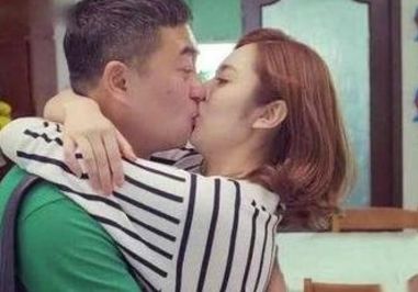 最近几年张嘉译的吻戏是越来越多了,而且女星的年纪是一个比一个小