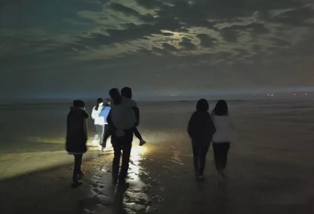 三个人念什么 7675d3a3ccf8480e8318eef2fbb55e47.jpeg