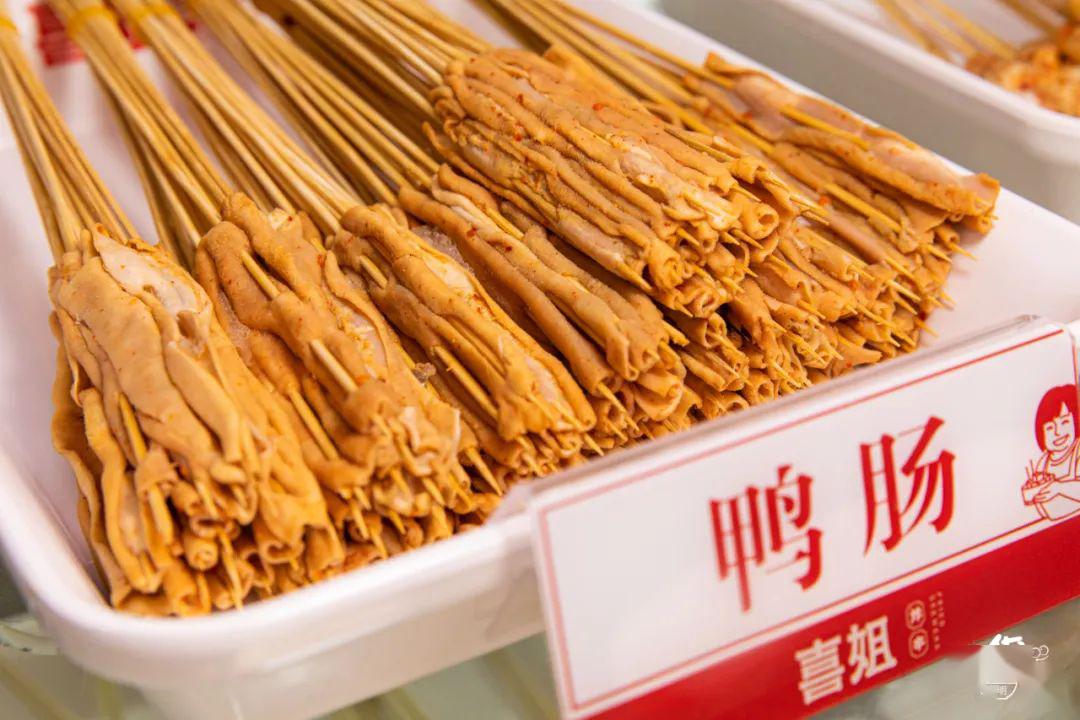 加上稍显浓郁的佐料, 入口脆嫩而有嚼劲,这份炸鸭肠还要再来个20串!