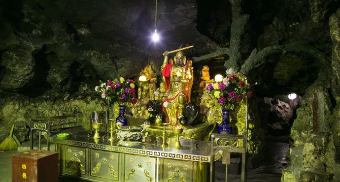 峨眉这个神奇又扑朔迷离的地方你敢不敢去