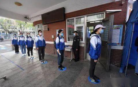 北京十二中开学演练细致到上厕所,教师穿"校服"模拟开学六大环节