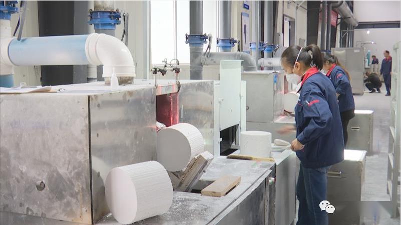 重庆奥福精细陶瓷有限公司 生产的蜂窝陶瓷 可用于汽车尾气净化