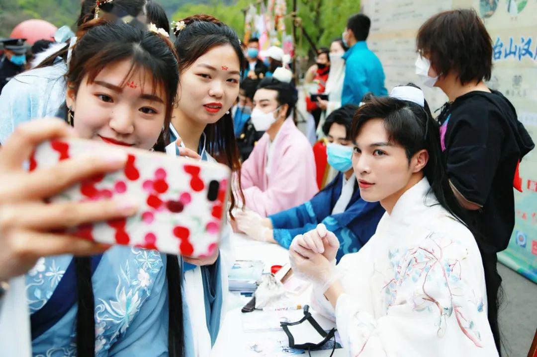 灼灼其华,云台山汉服花朝节春日盛宴再度来袭!更有穿汉服免门票福利!