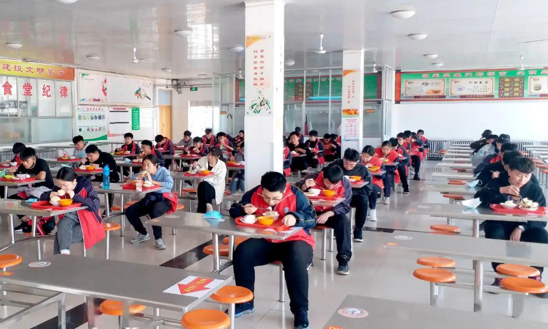 现场探访日照这16所学校:让学生吃饱,吃好,吃得安全!