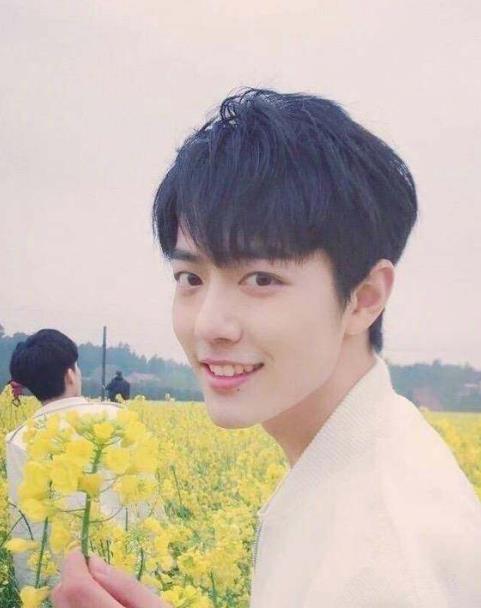 网上最火的视频丁程鑫 e11b7737352f4fe3b59e7791960a543a.jpeg