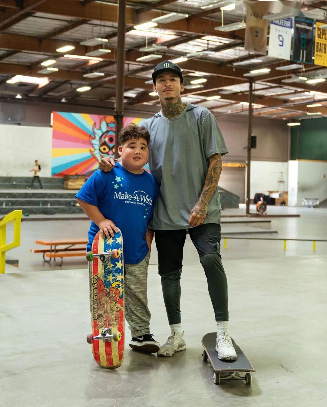 carlos rick将nyjah huston日常生活片段做了一段合辑,除了滑板以外