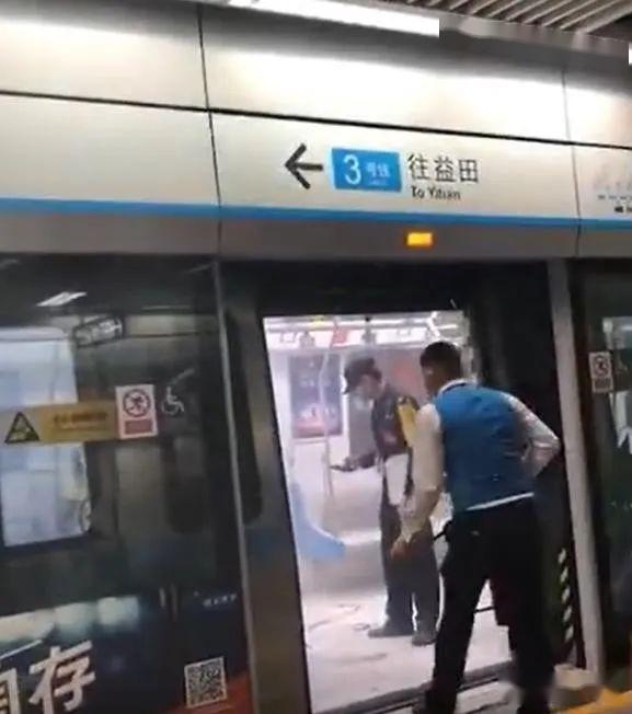 紧急清客!深圳地铁3号线上突然冒烟!又是它“