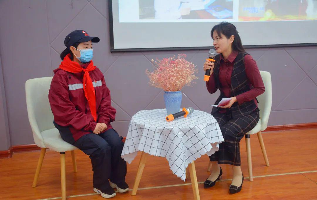 援鄂英雄冯璐来到我们校园