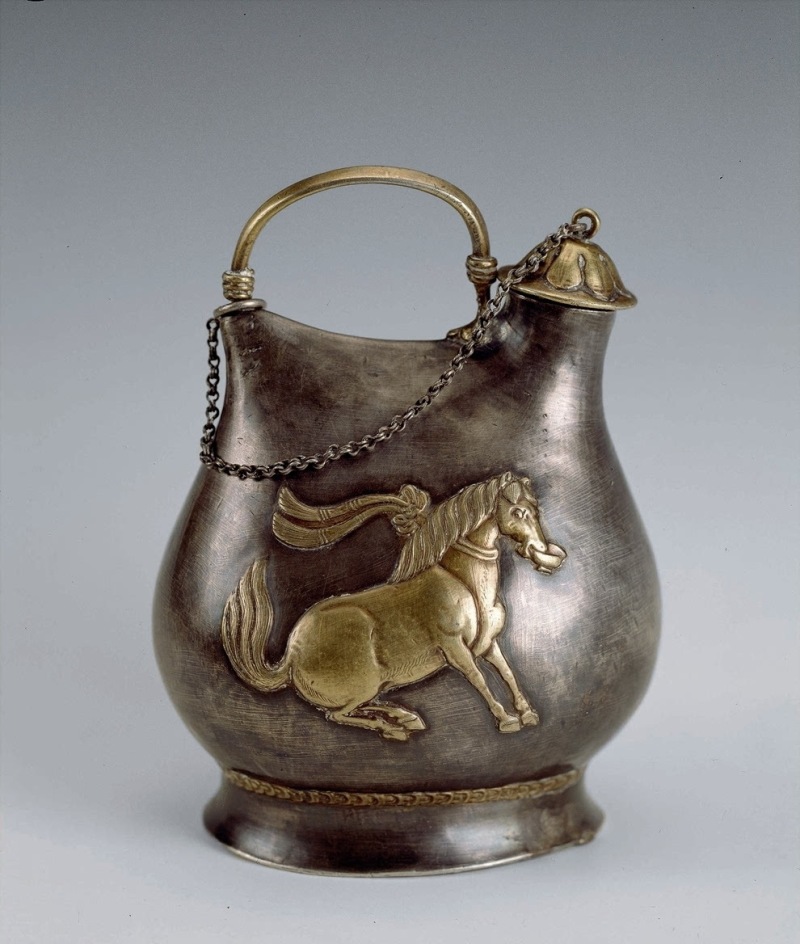 这件收藏在陕西历史博物馆里面的壶,是馆藏18件国宝级藏品之一,这