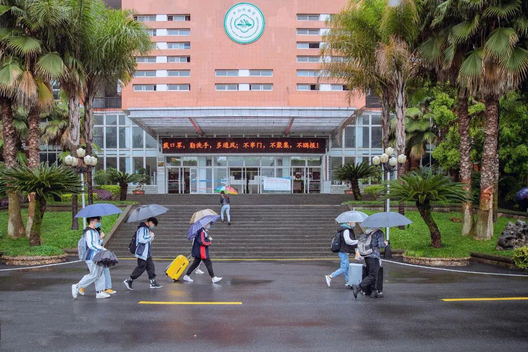 中山外国语学校高三,初三开学报到:有序,有爱,有信心!