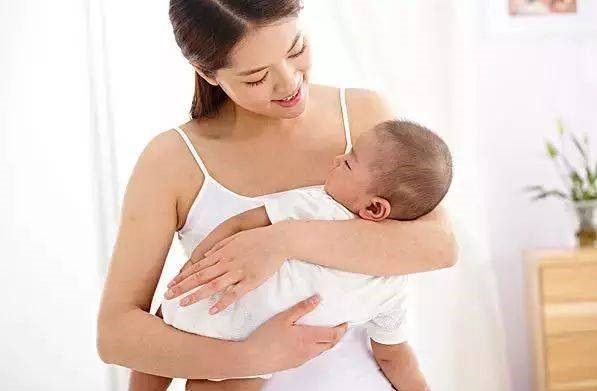 「宝宝」新手爸妈你做对了吗？“宝宝没洗过澡吗？”宝妈凑近一闻才知道
