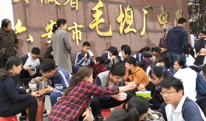 【反扑】8地叫停开学!那些仍在“玩命”学习的高考生,刷新你对努力的认知疫情反扑