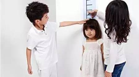 【孩子】不仅长不高还伤脾胃儿童营养师：睡前别再给孩子喝牛奶了