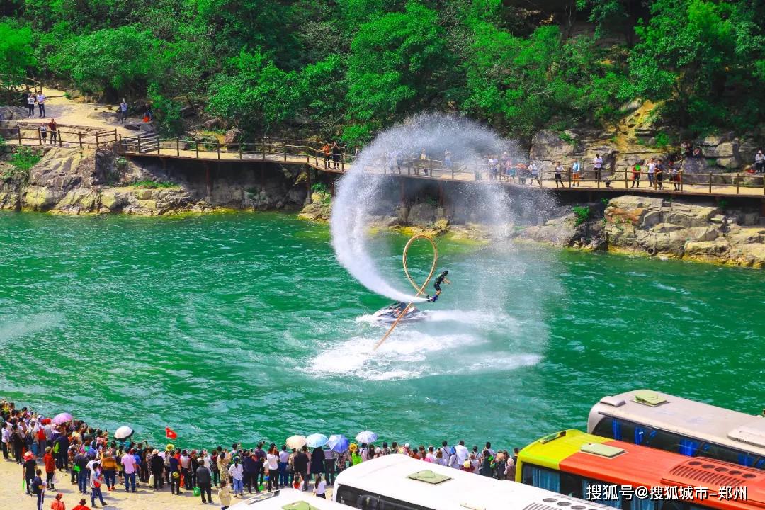 水上飞人十里花海来源:宝泉景区返回搜狐,查看更多