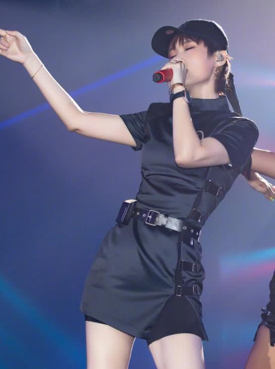 怎么变成御姐撩人 52e92e1306044268a564e8c1cd60ac3d.jpeg