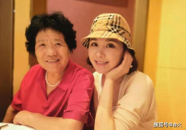 郭晓冬妻子晒照，称婚姻幸福全因婆婆？直言山