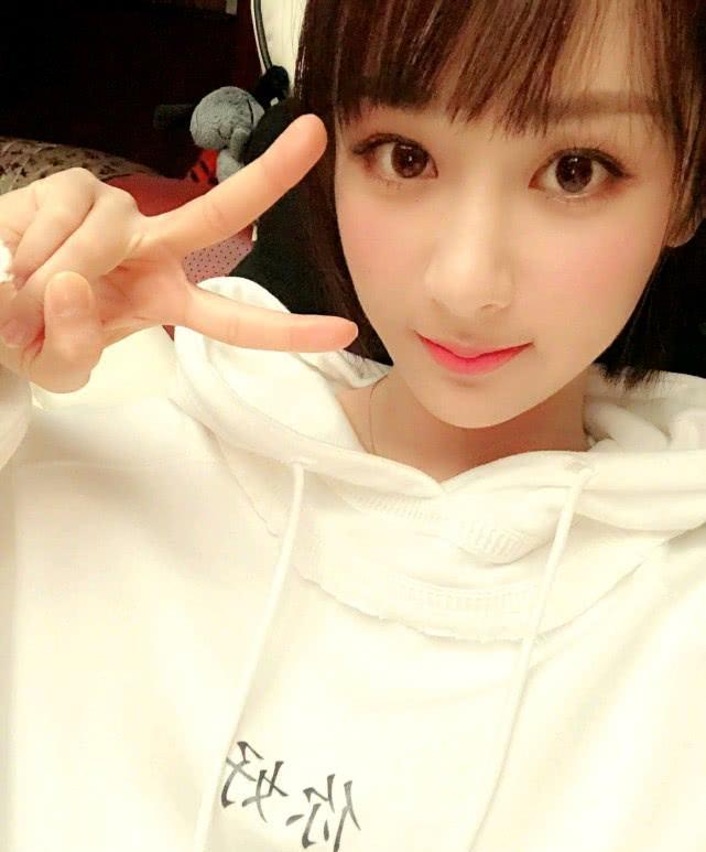 杨紫最新照片可爱 55abc620bf0d4e9589d4fc927bc9f282.jpeg