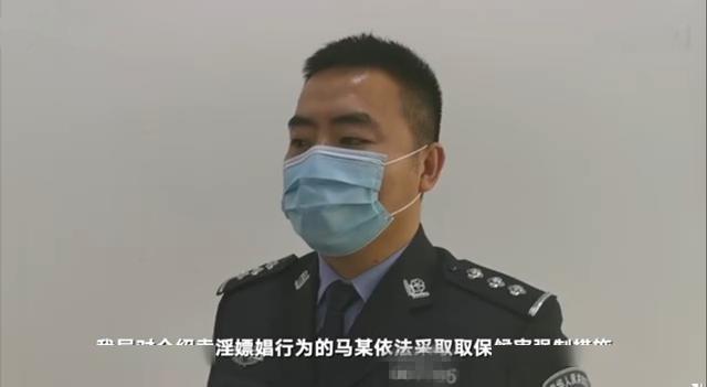 黑龙江一男子介绍妻子车内卖淫，自己把风