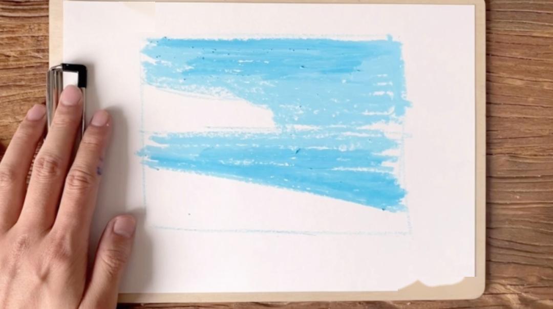 蓝色油画棒绘制起稿(海平线 山的轮廓 沙滩)▽步骤图▽今日主题 大海