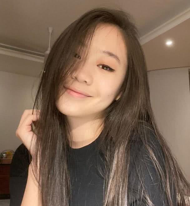 李连杰大女儿办生日派对，妹妹灿笑出镜心情好