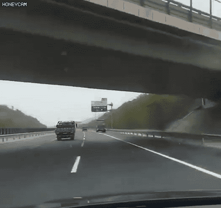 8ebbd18e7f4b465192a34fbfce6daa93.gif