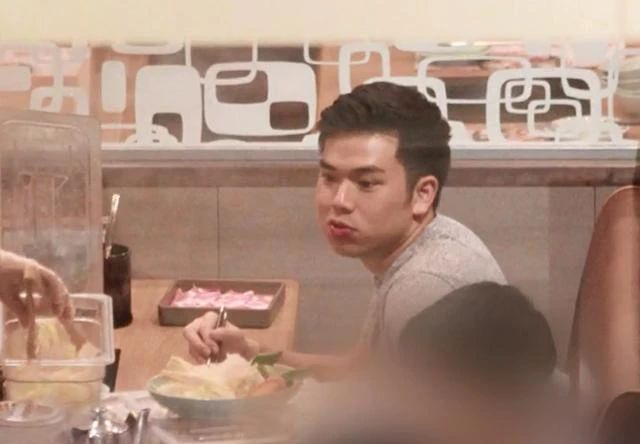 台湾第一名媛千金约会奔驰男，拎14万名牌露大长