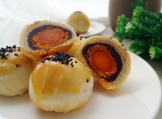 如何做蛋黄酥最好吃 b7d31d75ade84527a16fa7b1dbe5eab4.jpeg