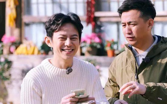 何炅抱李湘视频 bba34a290d7e41378f9657552963861f.jpeg