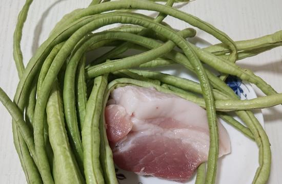 怎么晒豆角绿又脆 bd070f19192e496aa0261c669cbb1c66.jpeg
