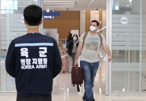 7名外国人违反隔离规定，被韩国驱逐出境，4人是留学生